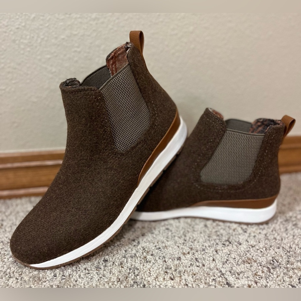 B.O.C. Kara Women’s Soft Wool Ankle pull on Chelsea boots, Sz 8.5 M - Picture 2 of 10